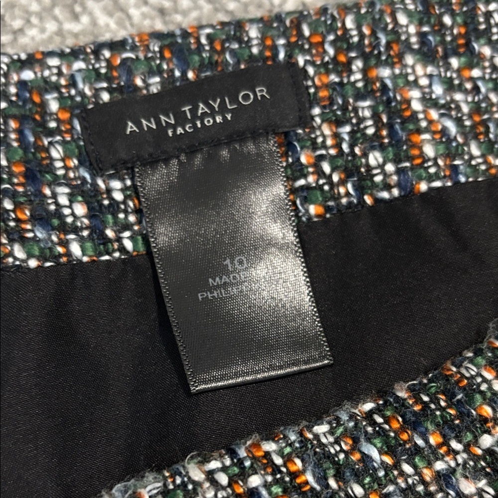 Elegant Ann Taylor Factory Tweed Skirt - Picture 11 of 13